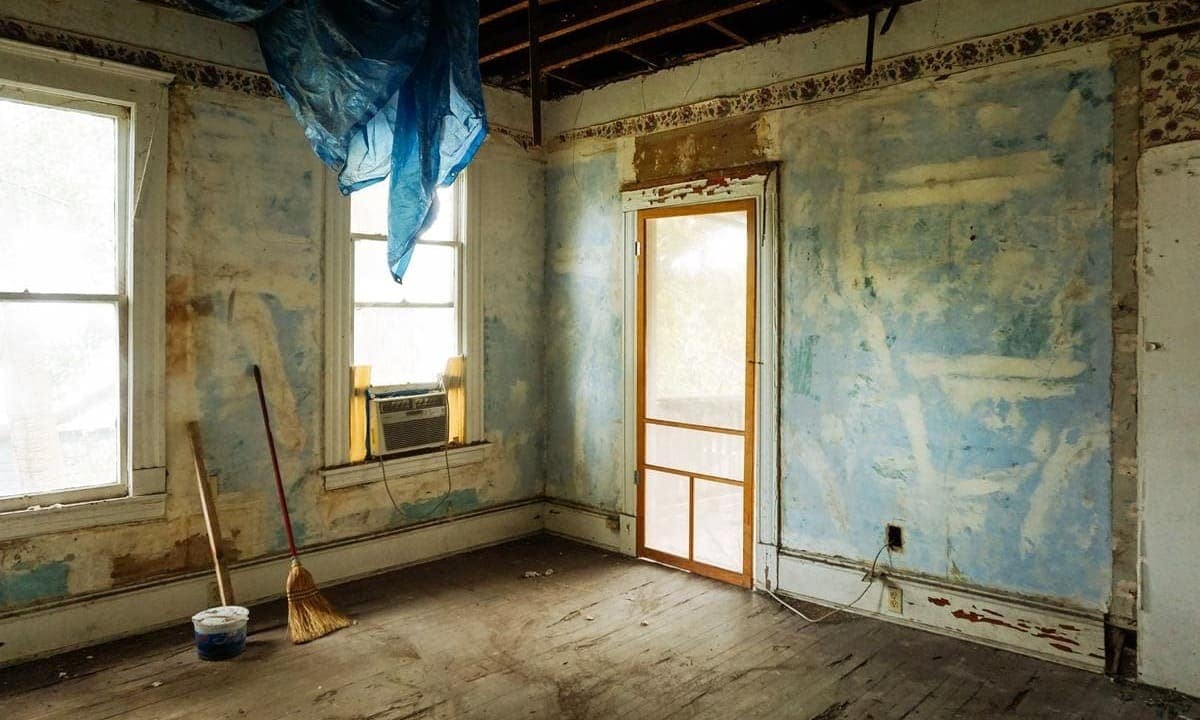 découvrez le coût de l'isolation pour une maison ancienne, avec des conseils pour optimiser vos dépenses et améliorer l'efficacité énergétique.