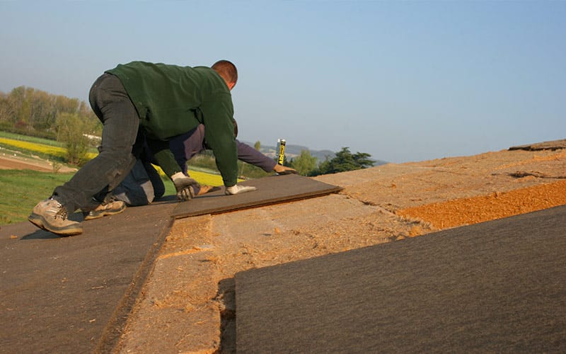 découvrez le coût de l'isolation d'une toiture terrasse et optimisez votre budget travaux grâce à nos conseils et estimations détaillées.