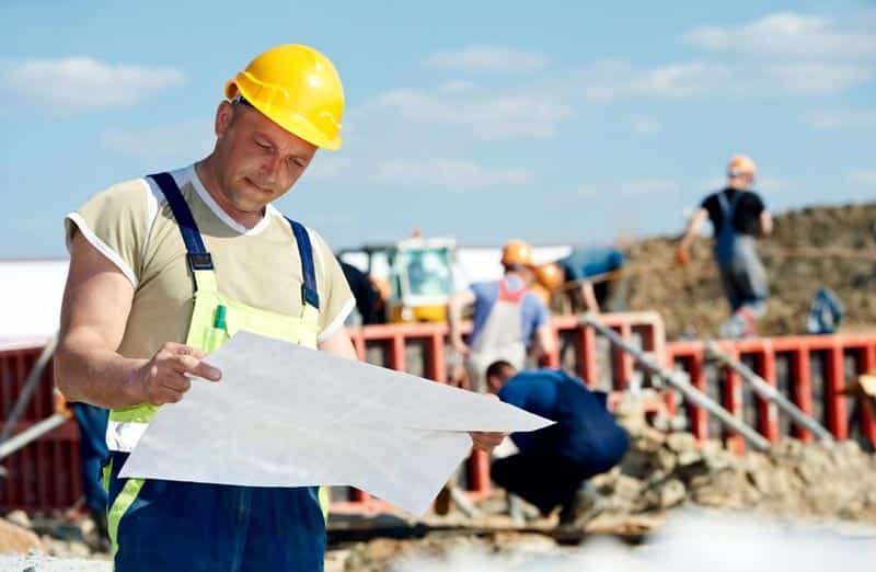 découvrez le coût d'un maître d'œuvre pour vos projets de rénovation, avec des conseils pour bien choisir et optimiser votre budget.