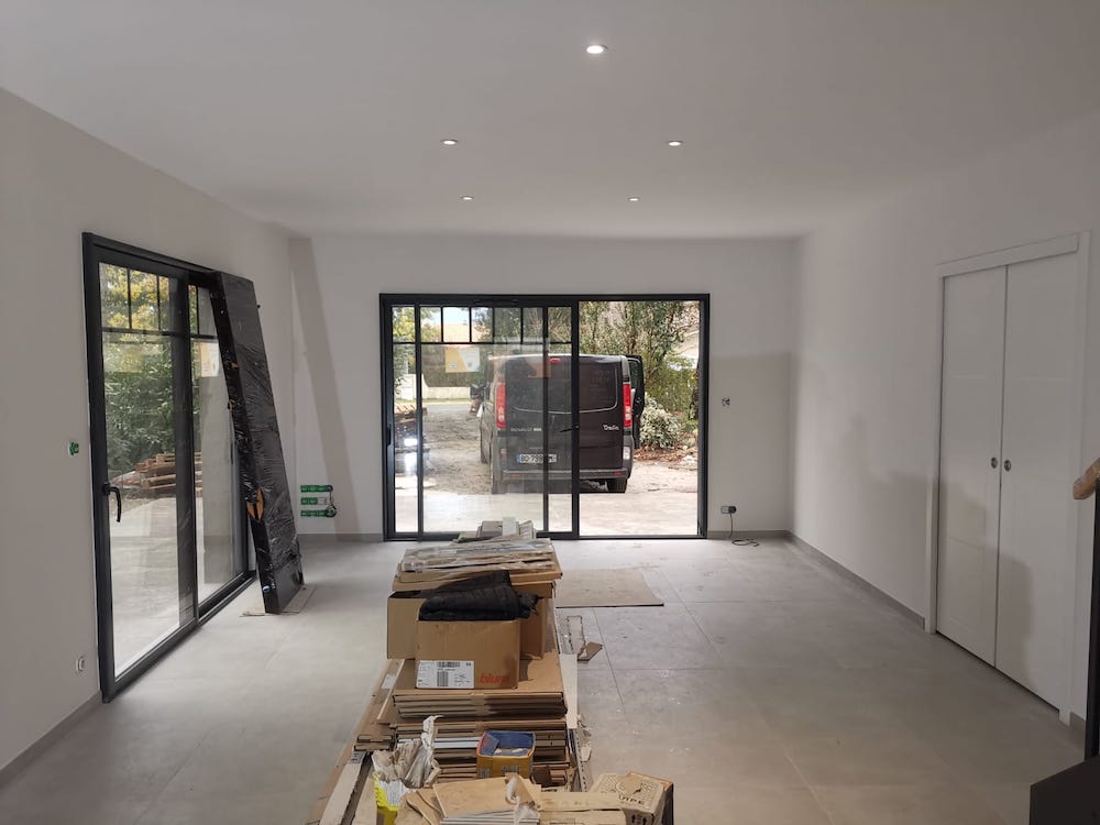 découvrez le coût moyen de la peinture intérieure pour une maison neuve, conseils pour bien budgétiser et choisir les meilleures options.