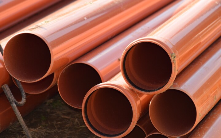 découvrez le coût moyen de la plomberie pour une maison neuve et obtenez des conseils pour bien budgétiser vos travaux d'installation sanitaire.