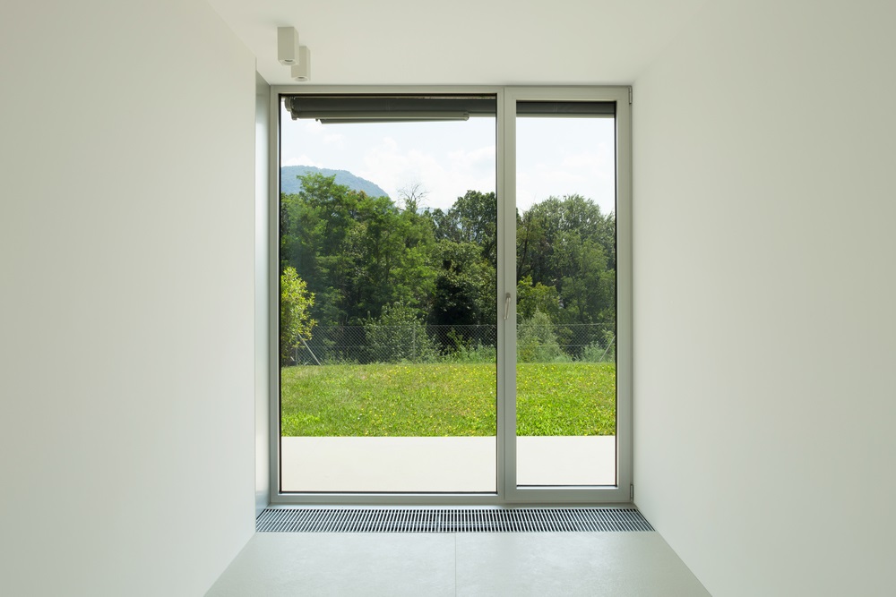 découvrez le coût de la pose d'une fenêtre en pvc : facteurs influençant le prix, tarifs moyens et conseils pour bien choisir votre installateur.