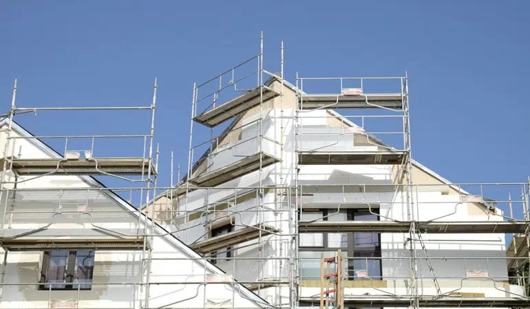 découvrez le coût du ravalement avec isolation pour améliorer l'efficacité énergétique de votre habitation tout en rénovant votre façade.