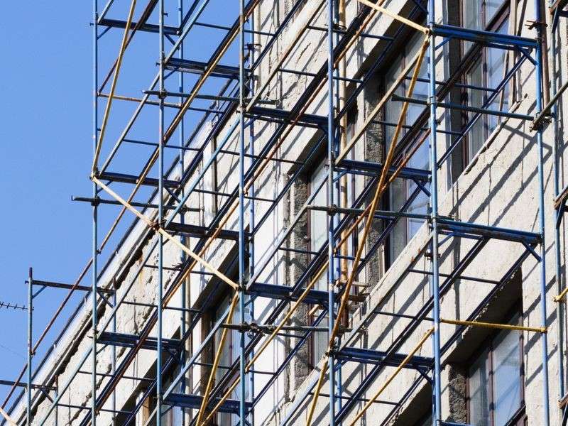 découvrez comment estimer le coût de votre ravalement de façade et apprenez des astuces efficaces pour réduire votre facture tout en valorisant votre habitat.