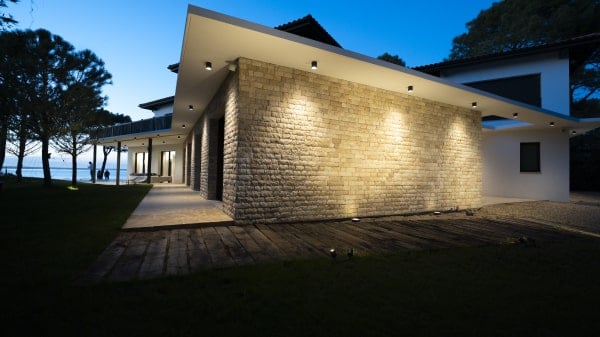 découvrez comment estimer le coût de votre ravalement de façade et des astuces efficaces pour réduire votre facture tout en améliorant l'apparence de votre maison.