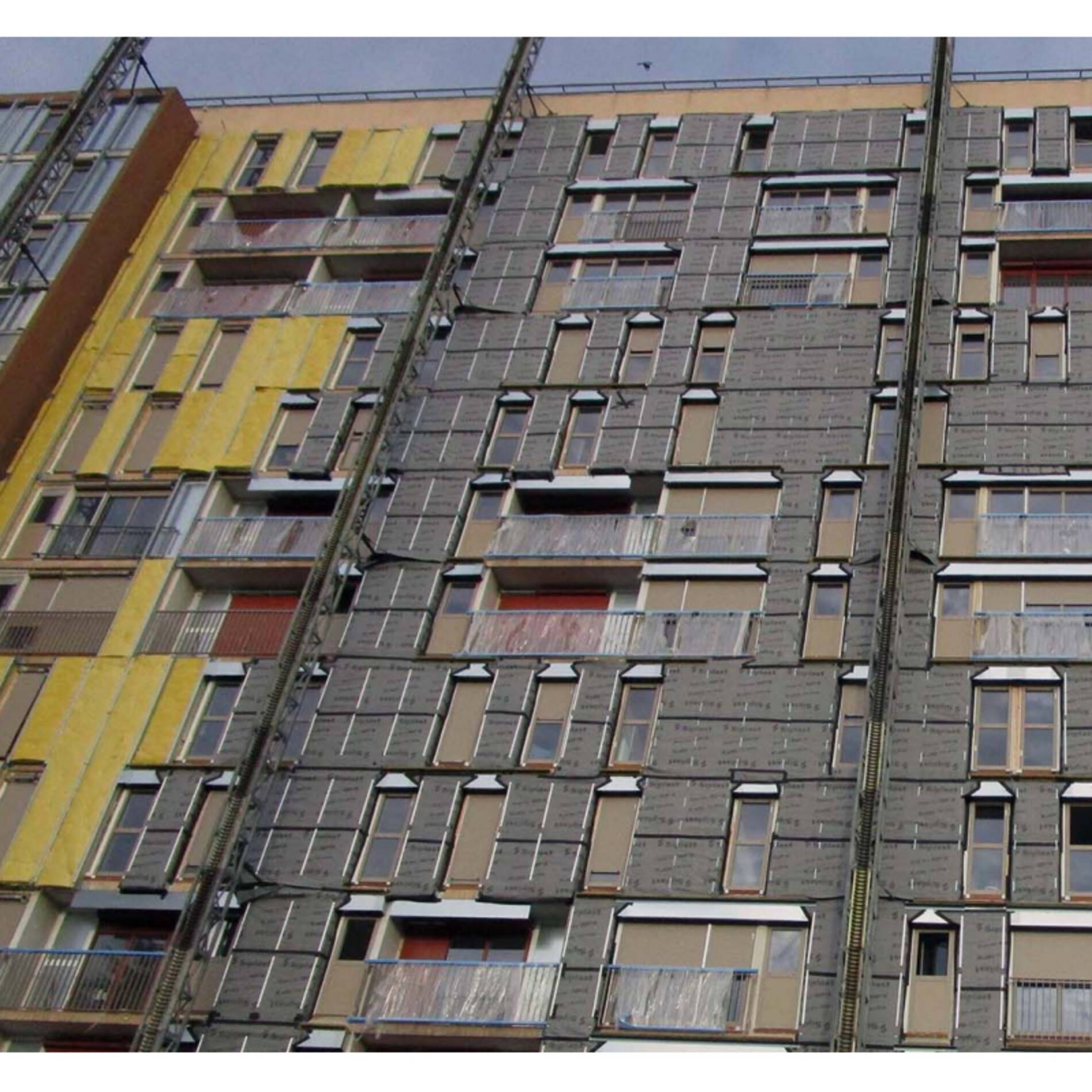 découvrez le coût du ravalement de façade pour immeuble : prix moyens, facteurs influençant le tarif et conseils pour bien préparer votre projet.