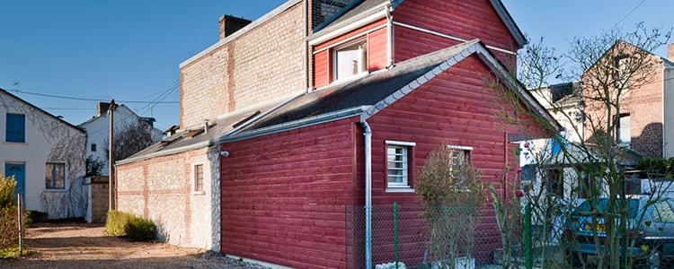 découvrez le coût réel pour une extension en bois de 40m², incluant matériaux, main-d'œuvre et conseils pour un projet réussi.