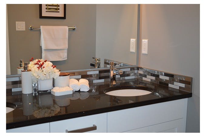 découvrez le coût de rénovation d'une douche, avec des conseils pour estimer votre budget et choisir les meilleures options pour votre projet.