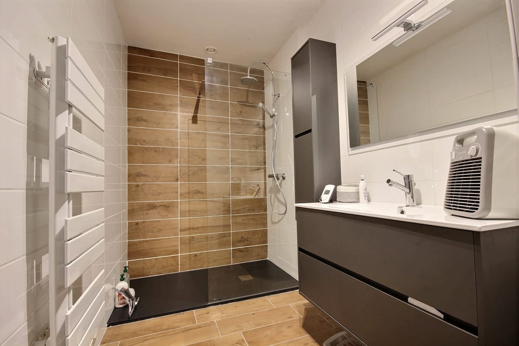 découvrez le coût de la rénovation d'une douche à l'italienne : matériaux, main-d'œuvre et conseils pour un projet réussi et adapté à votre budget.