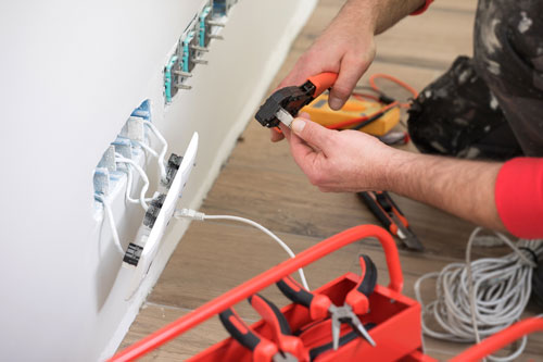 découvrez le coût moyen pour la rénovation électrique d'une maison de 100m2 : tarifs, conseils et éléments à prendre en compte pour un projet réussi.