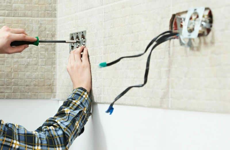 découvrez les coûts de rénovation électrique pour votre habitation. estimez les prix, comprenez les facteurs influençant le budget et préparez efficacement vos travaux électriques.