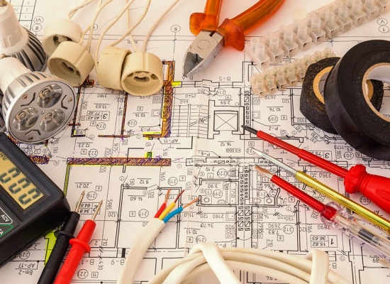 découvrez le coût de la rénovation électrique pour votre maison et obtenez des conseils pour estimer votre budget et choisir les meilleures solutions.