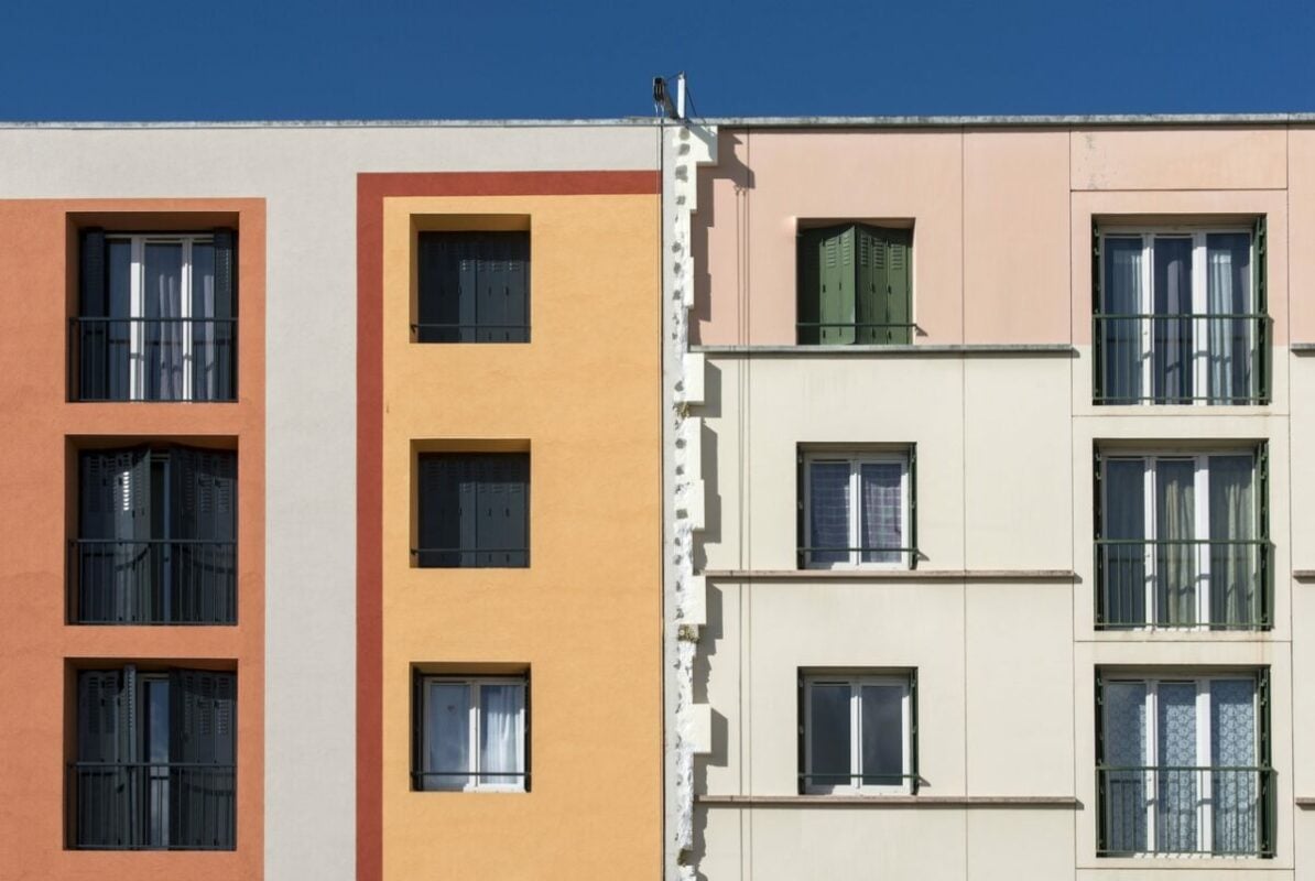 découvrez le coût de la rénovation de façade : estimation des prix, facteurs influençant les tarifs et conseils pour bien préparer votre projet de rénovation extérieure.