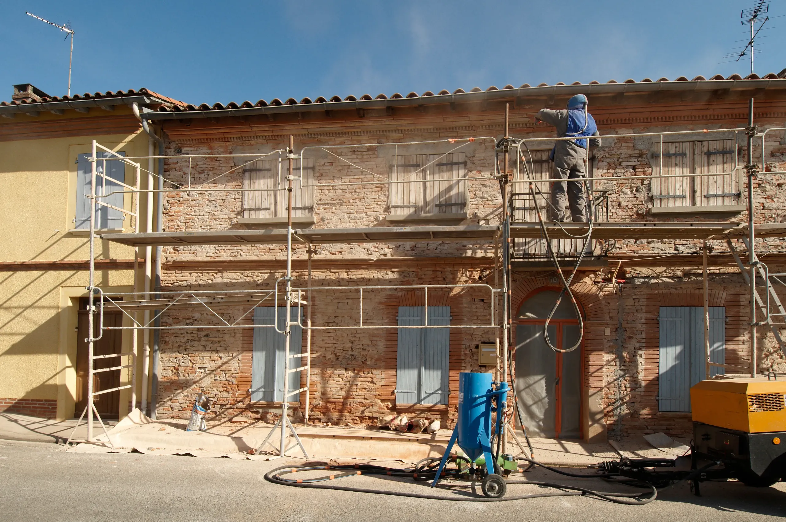 découvrez le coût de la rénovation de façade et obtenez des conseils pour bien estimer votre budget travaux. comparez les prix selon les matériaux et les techniques utilisées.