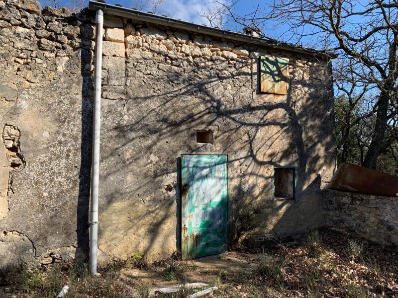 découvrez le coût de la rénovation d'une ferme : estimation des travaux, matériaux, main-d'œuvre et conseils pour maîtriser votre budget.