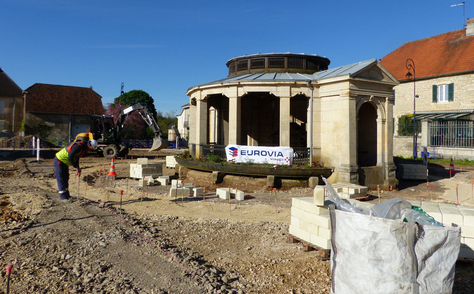 découvrez le coût de la rénovation d'une ferme : estimation des dépenses, conseils pour bien gérer votre budget et optimiser vos travaux.