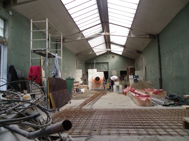 découvrez le coût moyen pour la rénovation d'un loft : estimation des prix, facteurs influençant les dépenses et conseils pour un budget maîtrisé.