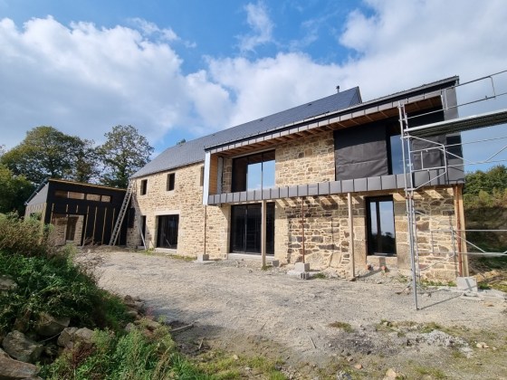 découvrez le coût de la rénovation d'une longère : estimation des prix, facteurs influençant le budget, et conseils pour réussir vos travaux tout en maîtrisant vos dépenses.