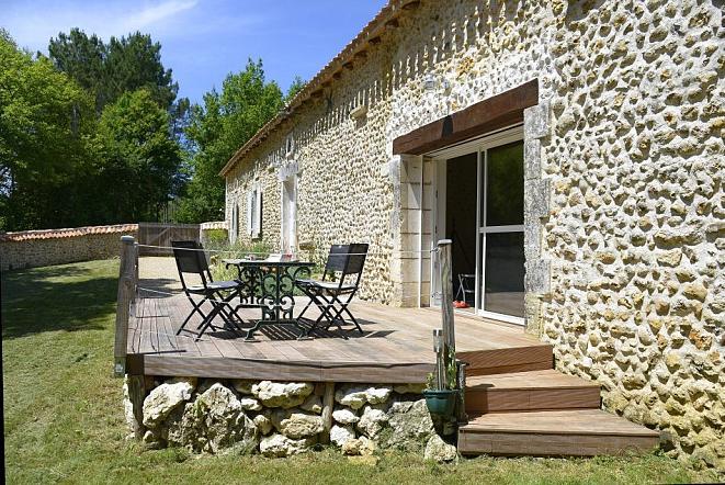 découvrez le coût moyen pour la rénovation d'une longère et obtenez des conseils pour estimer votre budget travaux.