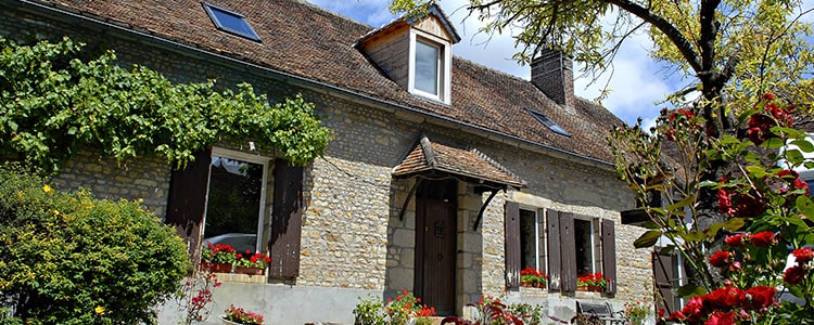 découvrez le coût moyen pour la rénovation d'une maison des années 70, avec des conseils pour optimiser votre budget et moderniser efficacement votre habitation.