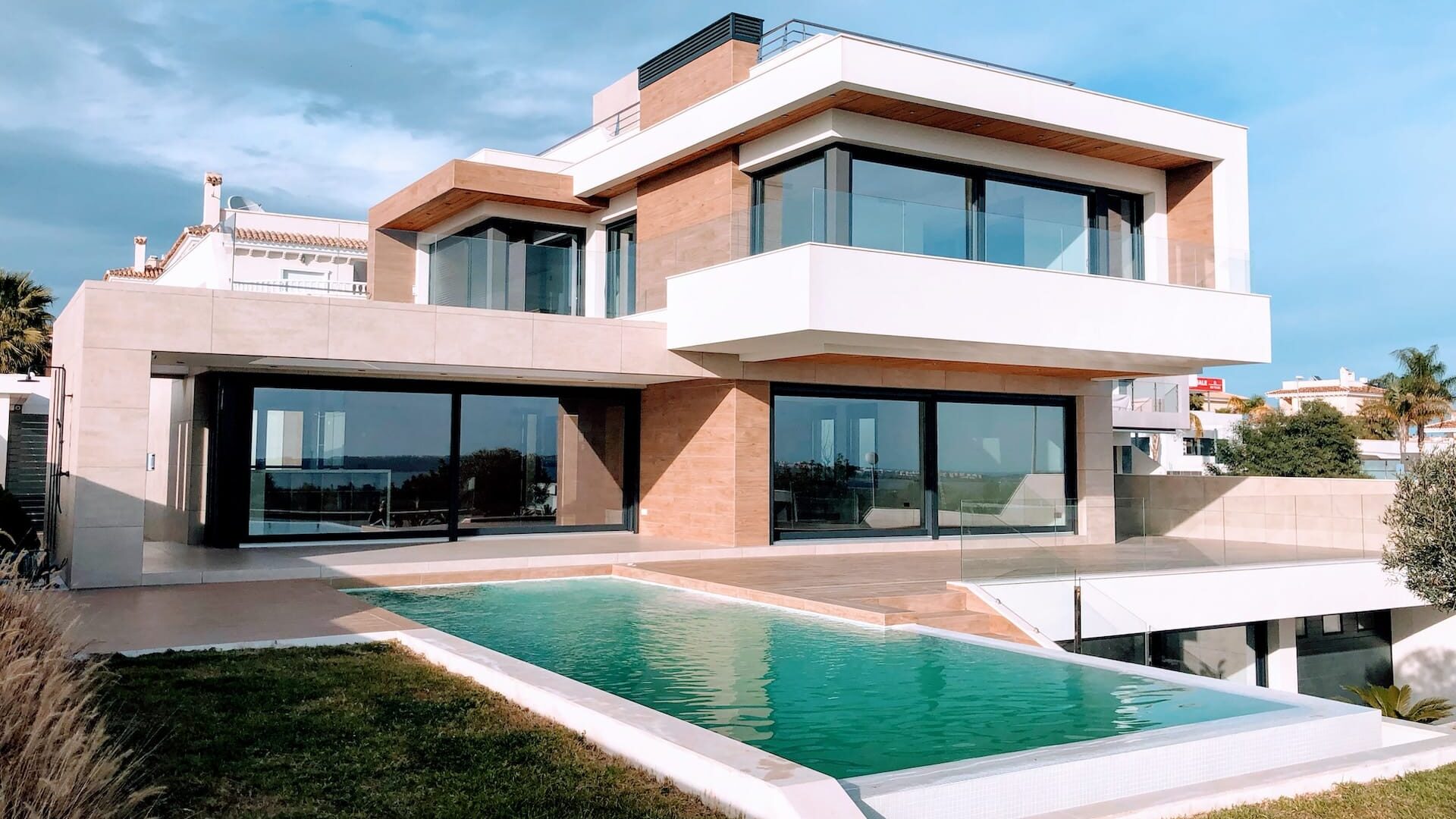 découvrez le coût de rénovation d'une maison ancienne : conseils, estimations et facteurs clés pour réussir votre projet de rénovation.