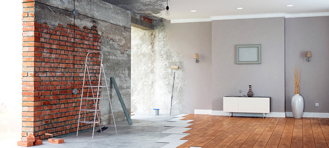 découvrez les coûts moyens de rénovation d'une maison au mètre carré et obtenez des conseils pour estimer votre budget travaux efficacement.