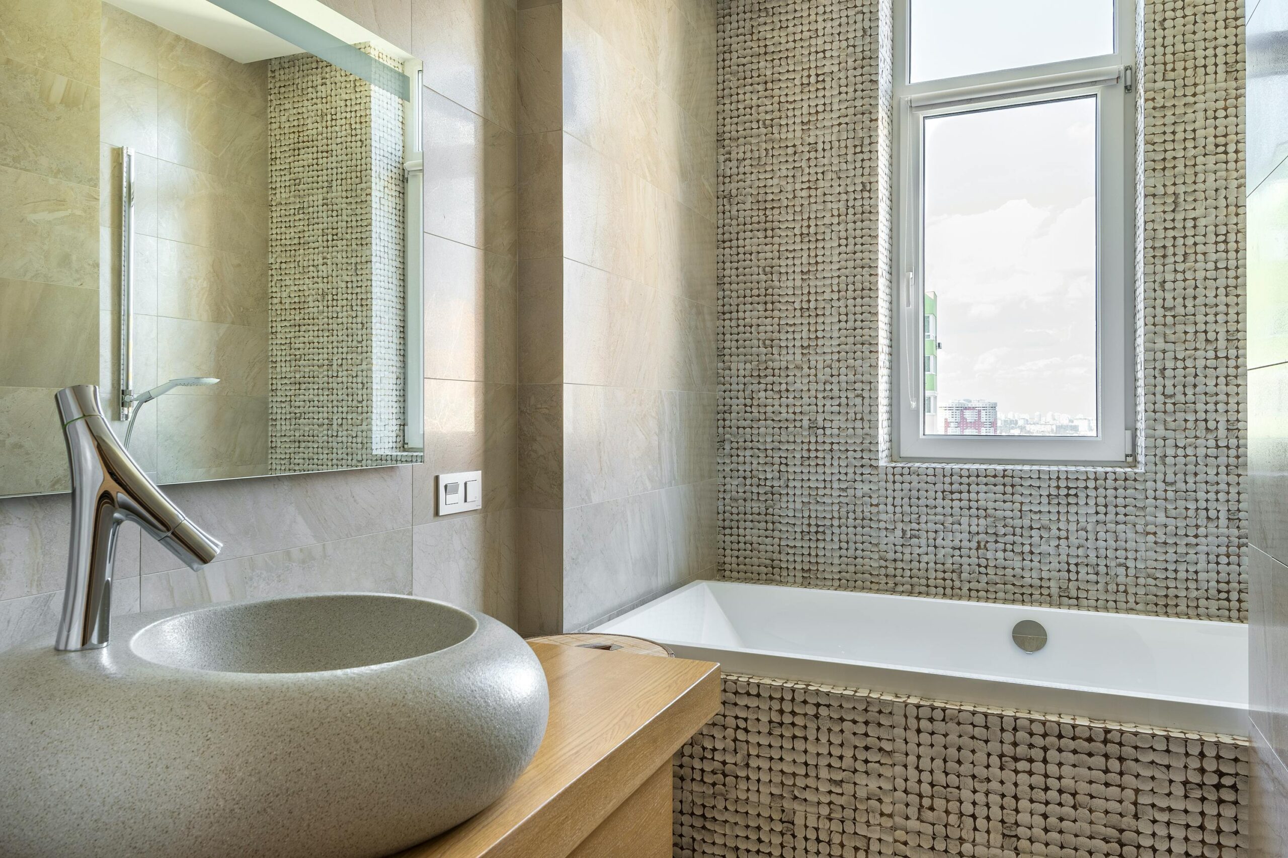 découvrez le coût moyen pour la rénovation d'une salle de bains, conseils pour estimer votre budget et astuces pour réaliser des économies.