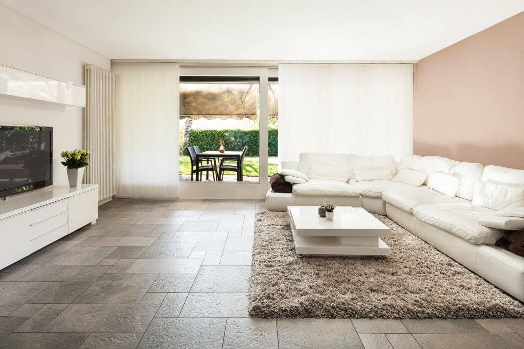 découvrez les facteurs influençant le coût de la rénovation de sol et obtenez des conseils pour un budget maîtrisé lors de vos travaux.