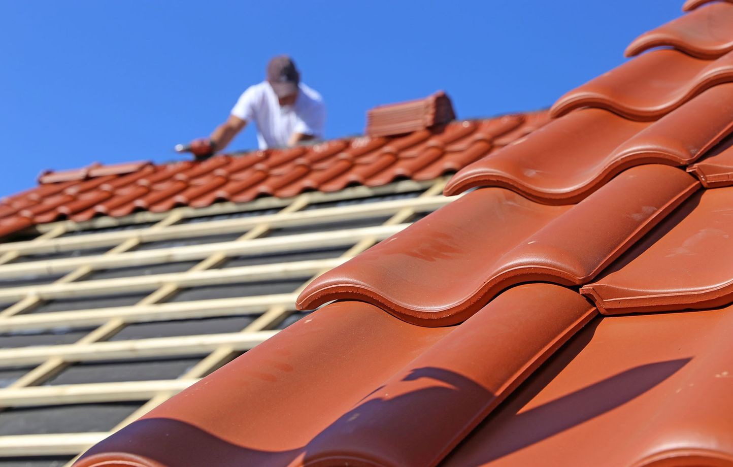 cout renovation toiture tuile 1 découvrez les coûts de rénovation d'une toiture en tuile, conseils et tarifs pour bien planifier vos travaux de couverture.