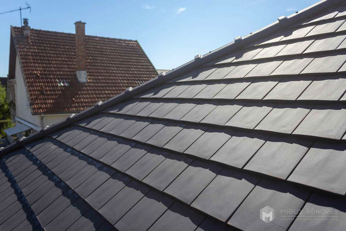 cout renovation toiture tuile 2 découvrez le coût moyen pour la rénovation d'une toiture en tuile : tarifs, facteurs influençant les prix, et conseils pour bien préparer votre projet de rénovation.