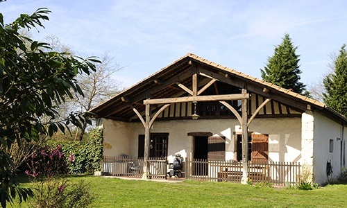 découvrez notre guide complet sur le coût de rénovation d'une vieille ferme : conseils pratiques, estimation des prix et astuces pour réussir vos travaux.