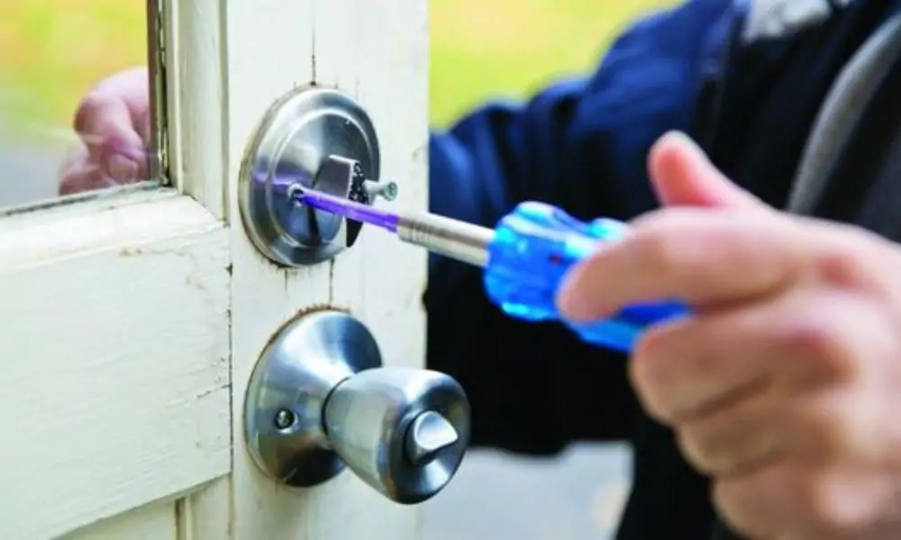 découvrez le coût d'un serrurier d'urgence à paris 3, même un dimanche. intervention rapide et tarif transparent pour tous vos besoins en serrurerie.