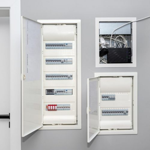 découvrez le coût d'un tableau électrique en détail, avec une estimation des prix, des facteurs influençant le tarif et des conseils pour bien choisir votre installation électrique.