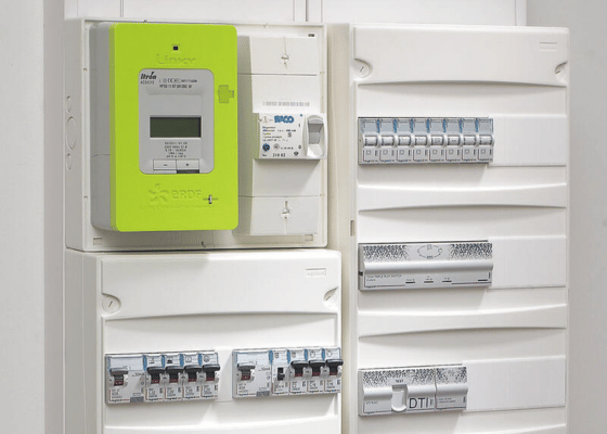 découvrez le coût d'un tableau électrique, les facteurs qui influencent son prix et comment choisir le bon pour votre installation électrique.