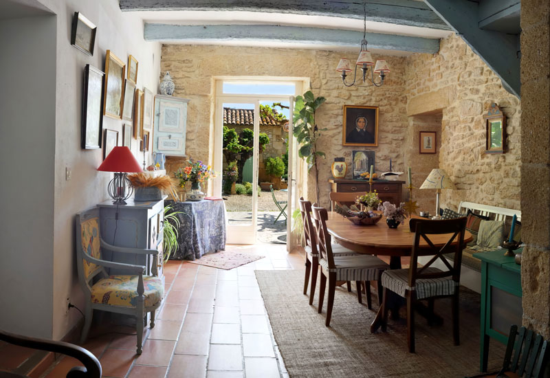 découvrez le coût de la rénovation ou de la construction d'une toiture pour votre grange. estimez les tarifs selon les matériaux et la surface pour un projet réussi.