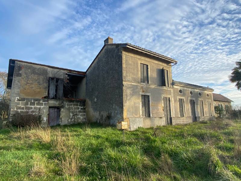 découvrez les coûts de rénovation d'un corps de ferme et obtenez des conseils pour planifier votre budget efficacement.