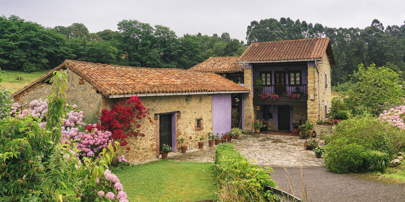 découvrez les coûts de rénovation d'un corps de ferme et obtenez des conseils pour estimer votre budget travaux efficacement.