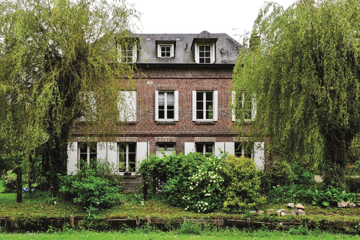 découvrez les coûts de rénovation d'une maison de maître et obtenez des conseils pour maîtriser votre budget tout en valorisant votre patrimoine.