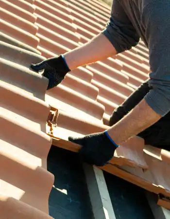 expert couvreur et charpentier à blois, spécialisé dans la rénovation et la construction de toitures et charpentes. qualité et savoir-faire au service de votre habitation.