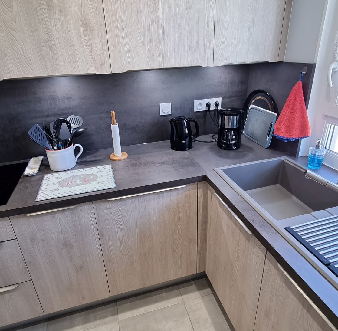 découvrez nos conseils pratiques pour optimiser votre cuisine aménagée et gagner en espace, fonctionnalité et esthétique.