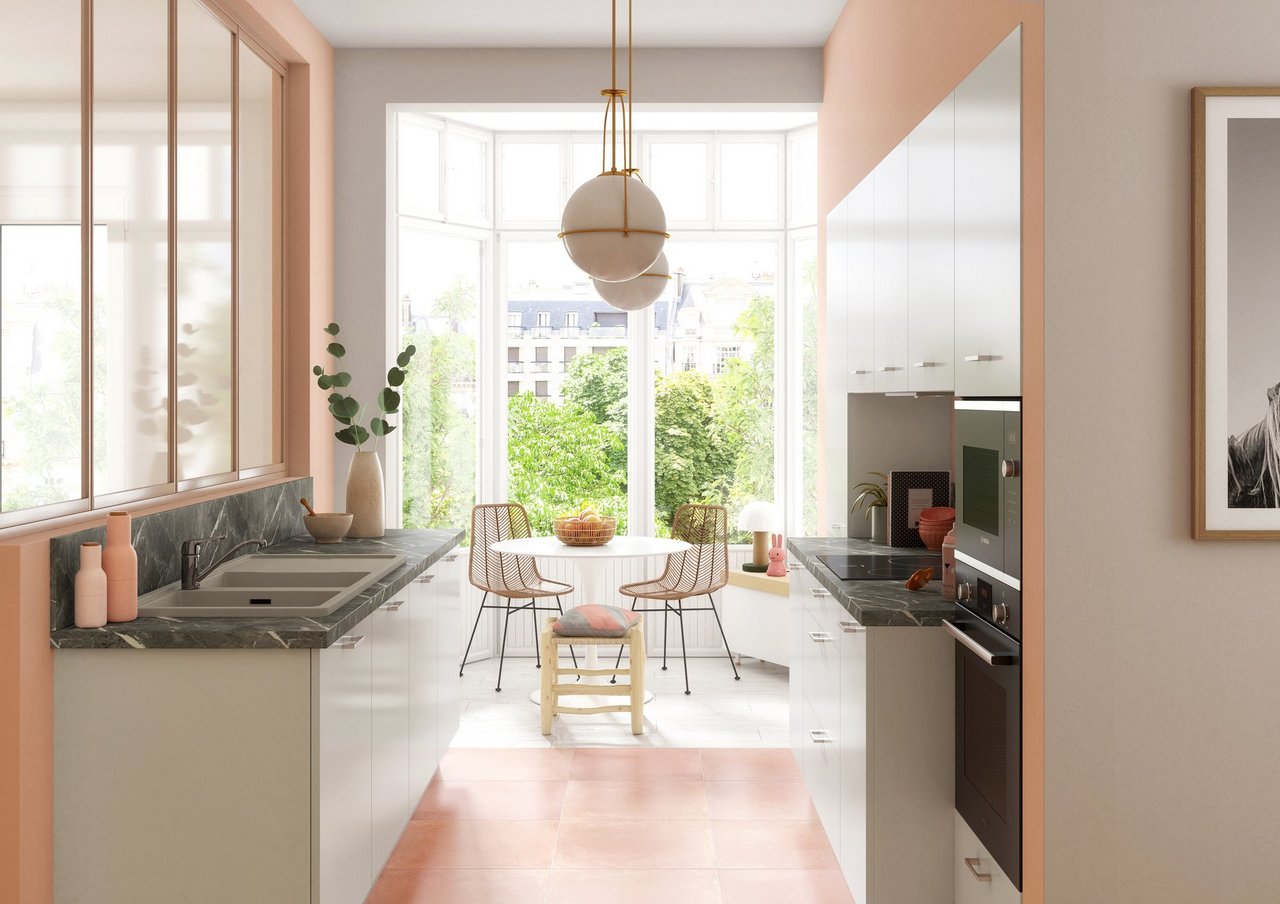 découvrez comment optimiser l'espace et la fonctionnalité de votre cuisine en couloir grâce à des astuces pratiques et un aménagement intelligent.