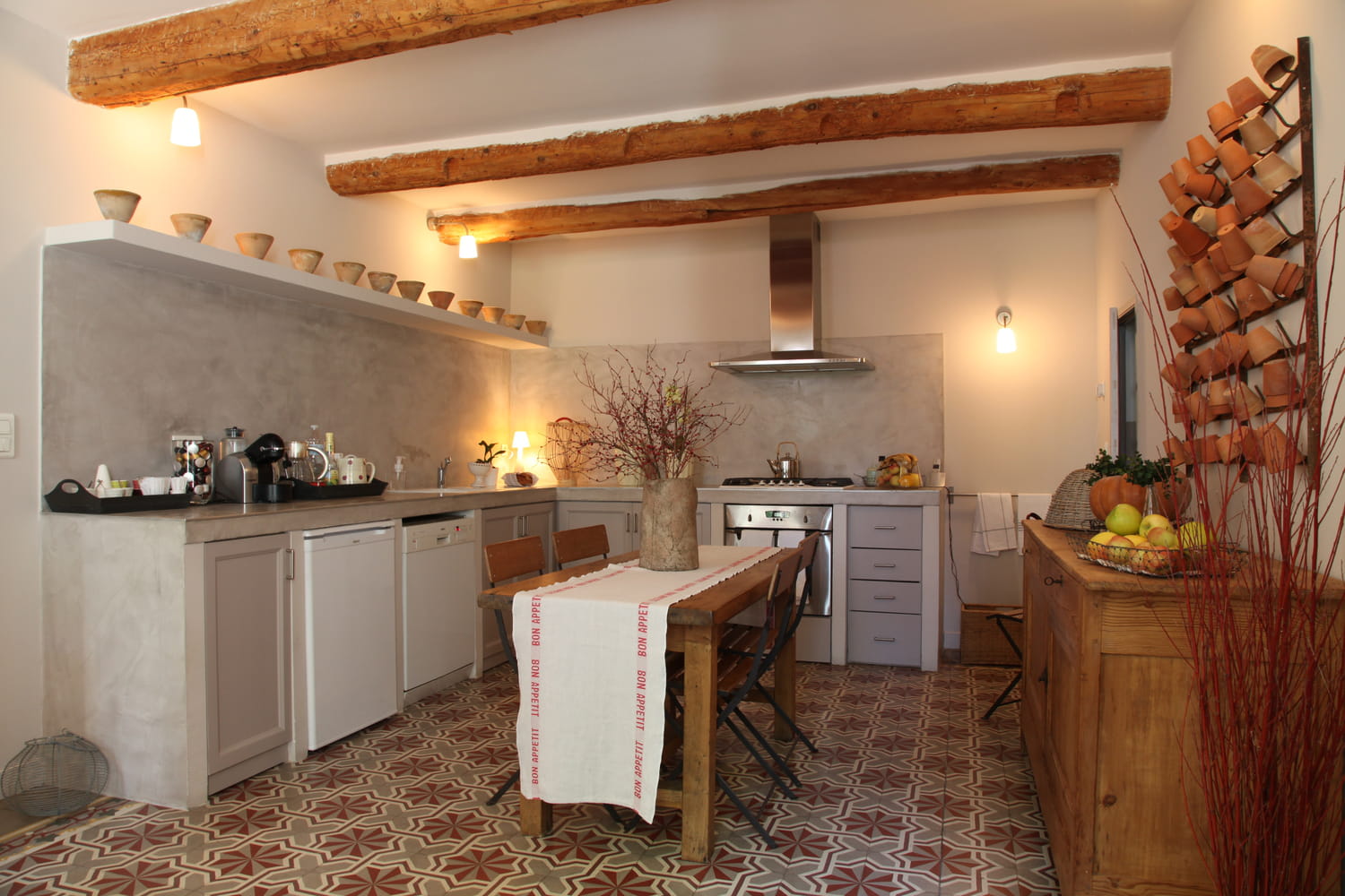 découvrez nos conseils et idées pour concevoir une cuisine maçonnée esthétique, durable et parfaitement adaptée à votre espace extérieur ou intérieur.