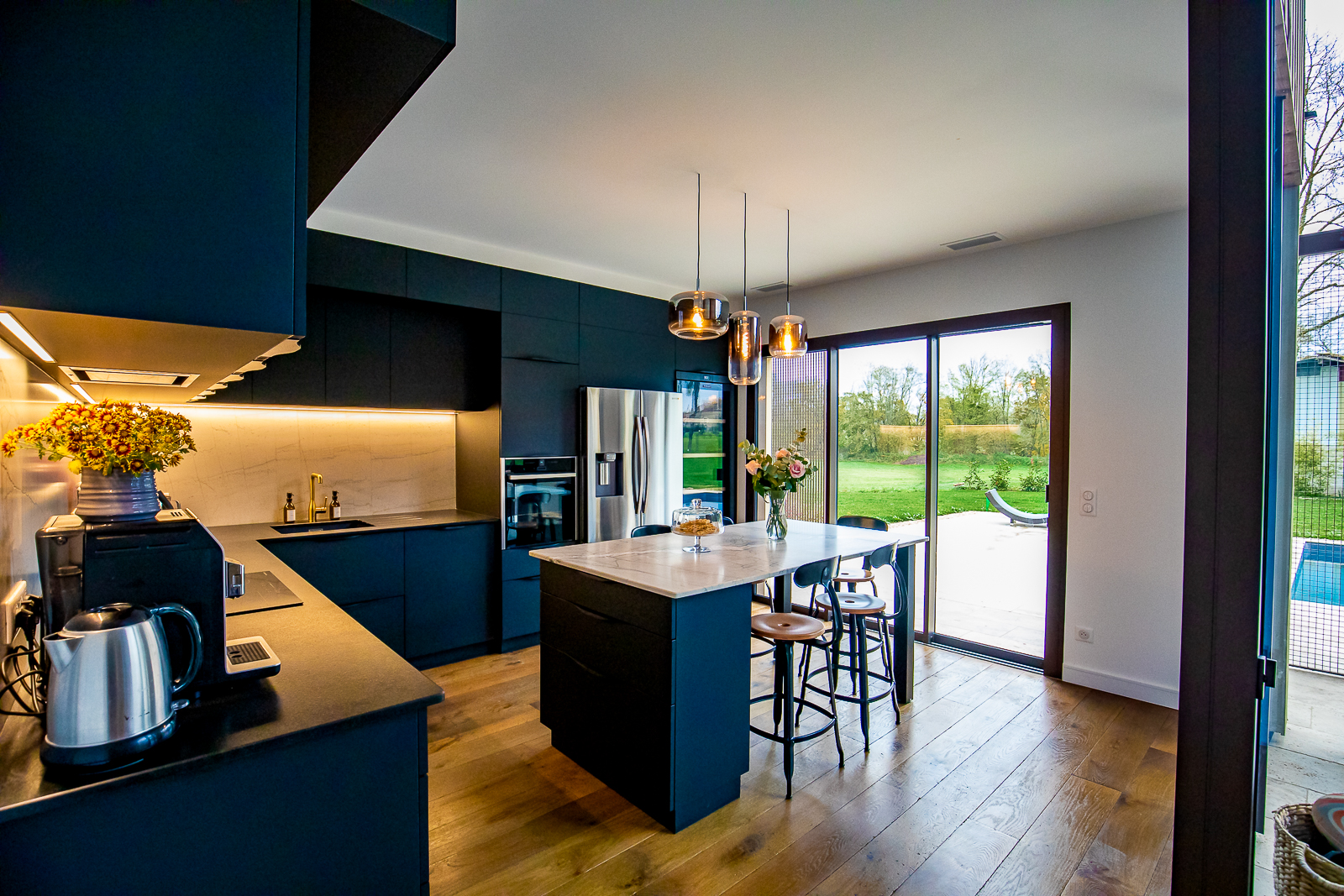 découvrez un cuisiniste à levallois-perret spécialisé dans la création de cuisines sur-mesure uniques, alliant design personnalisé et fonctionnalité optimale.