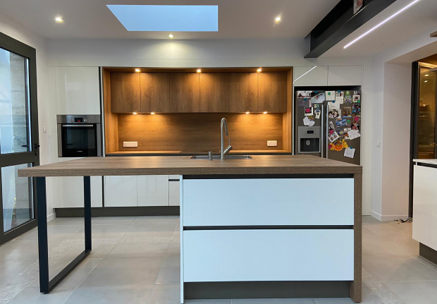 découvrez un cuisiniste expert à paris 14 pour concevoir la cuisine de vos rêves, alliant design, fonctionnalité et qualité sur mesure.