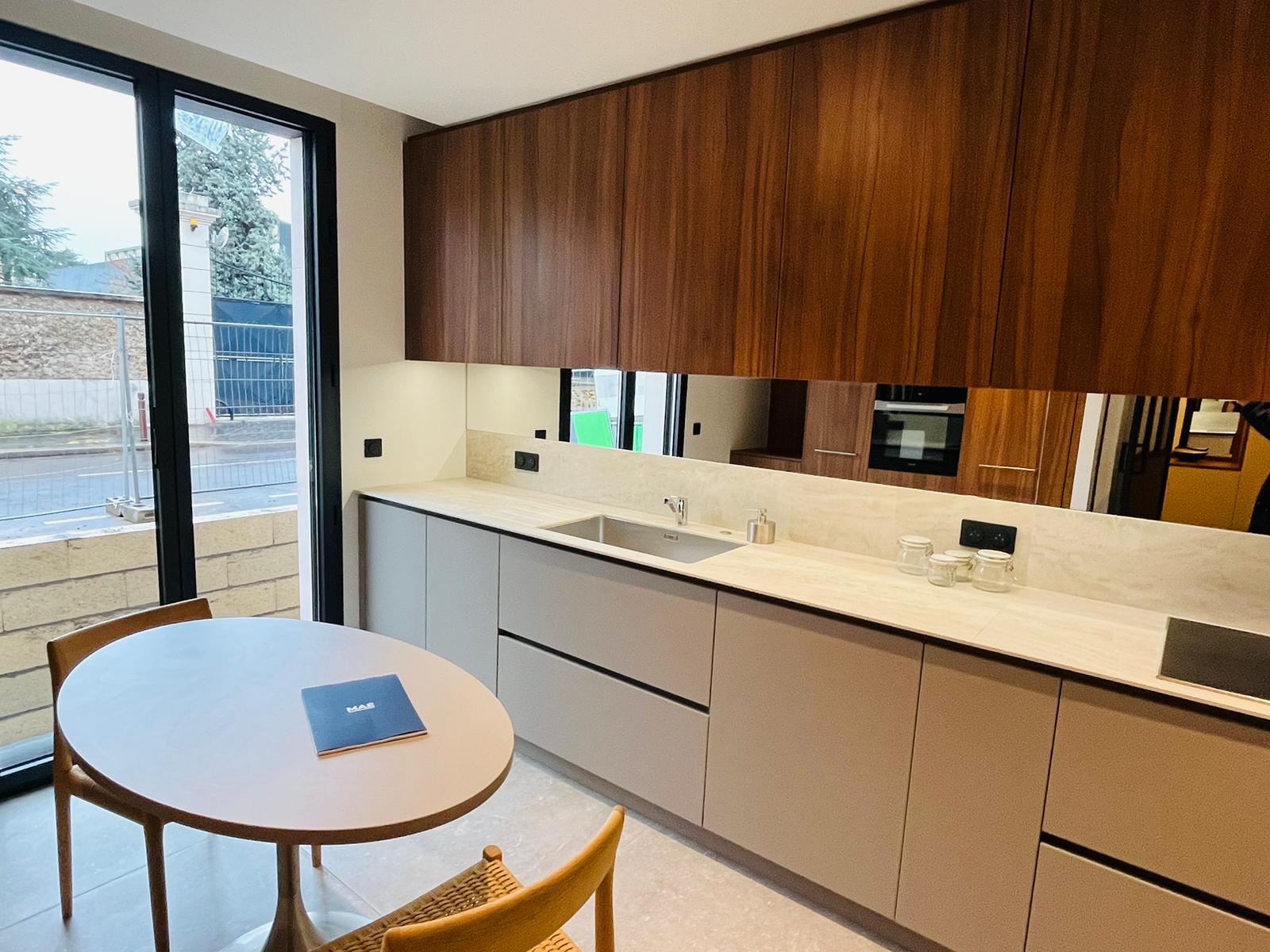 découvrez un cuisiniste à paris 15 spécialisé dans la création de cuisines sur-mesure uniques, alliant design, fonctionnalité et qualité pour transformer votre intérieur.