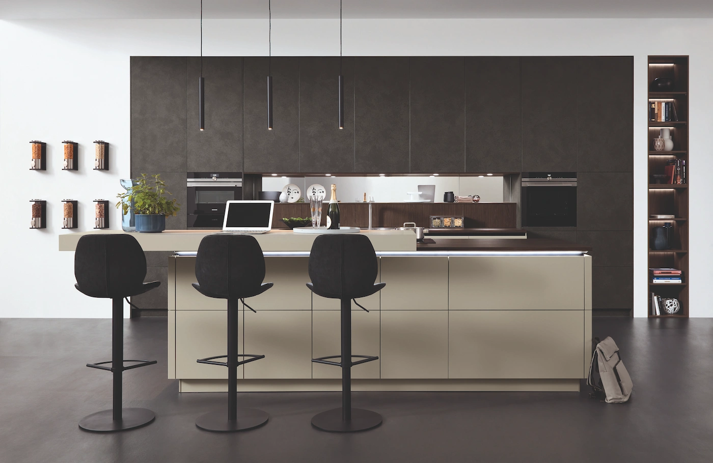 découvrez un cuisiniste d'exception à paris 17 pour créer la cuisine de vos rêves alliant design, fonctionnalité et qualité.