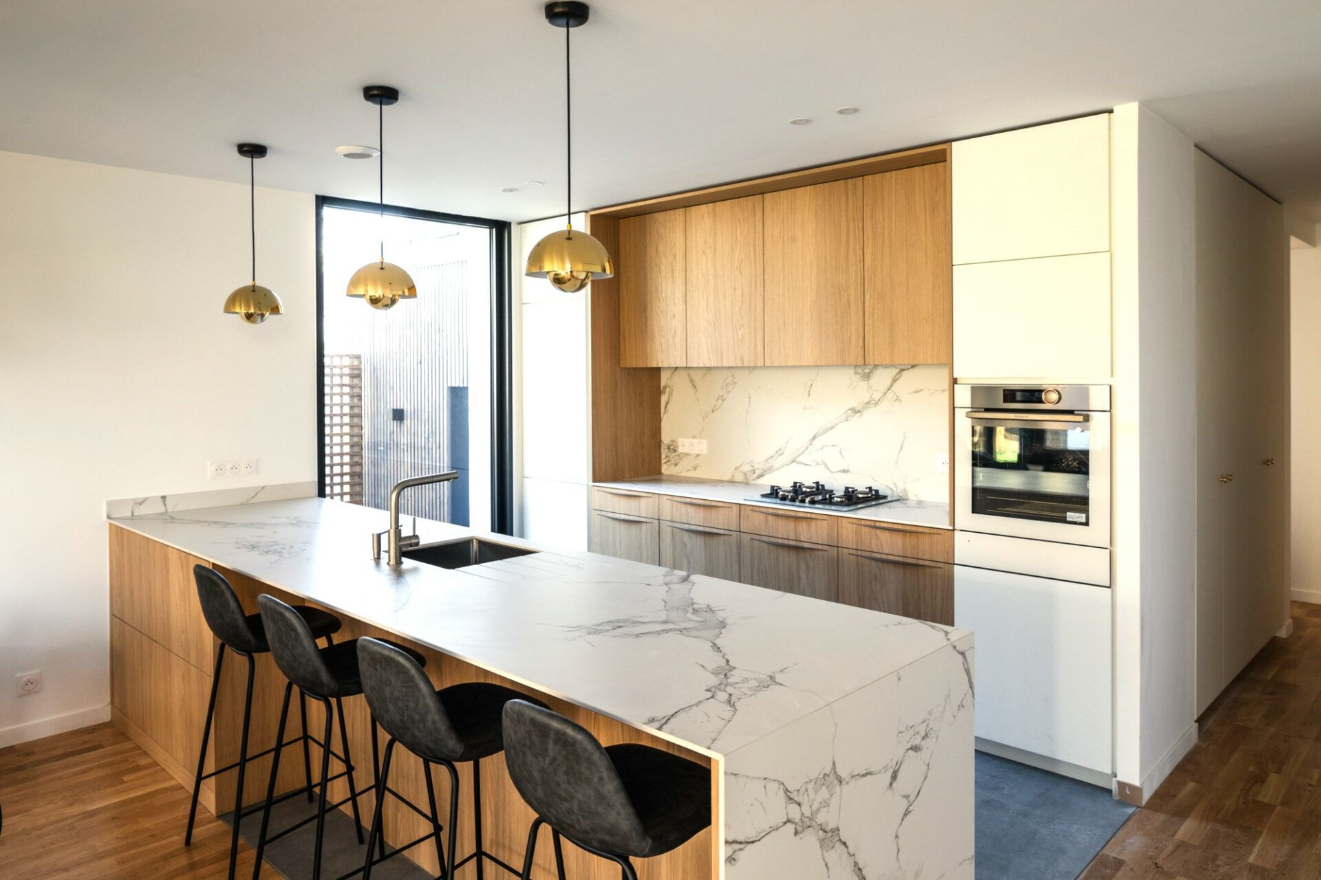 découvrez un cuisiniste sur-mesure à paris 11, spécialisé dans la conception et l'installation de cuisines personnalisées alliant design, fonctionnalité et qualité.