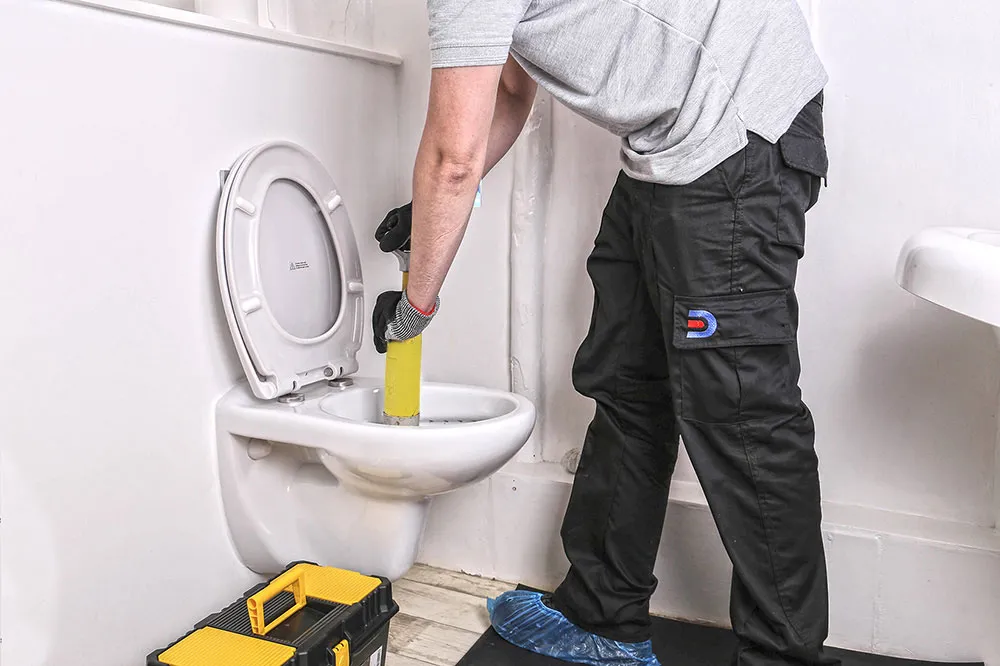 service de débouchage wc à paris rapide et professionnel, intervention efficace pour résoudre tous vos problèmes de canalisation.