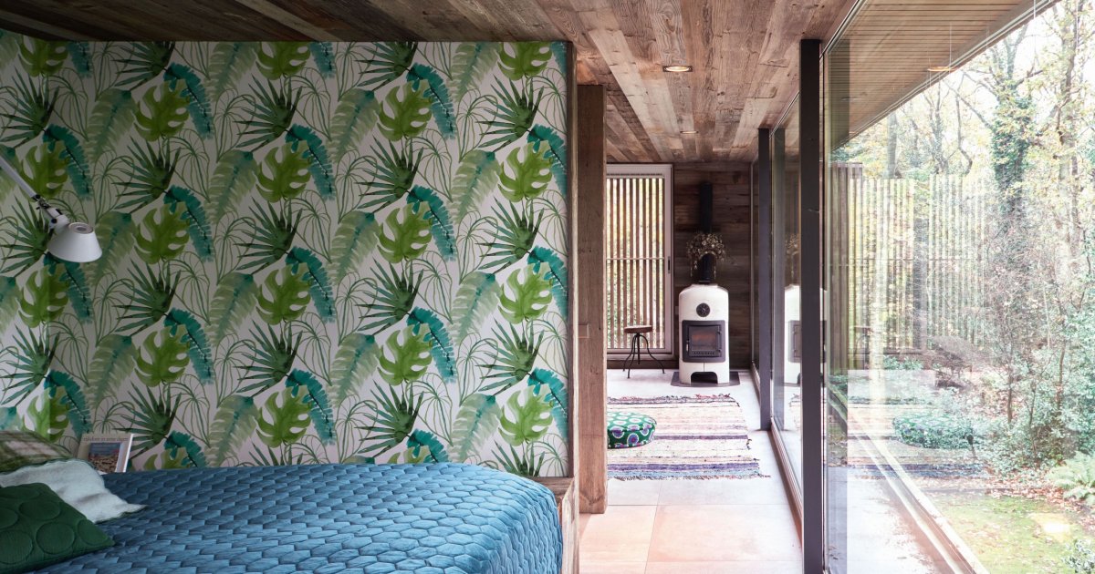 découvrez nos idées et conseils pour décorer votre chambre avec du papier peint tendance, créant une ambiance unique et chaleureuse.