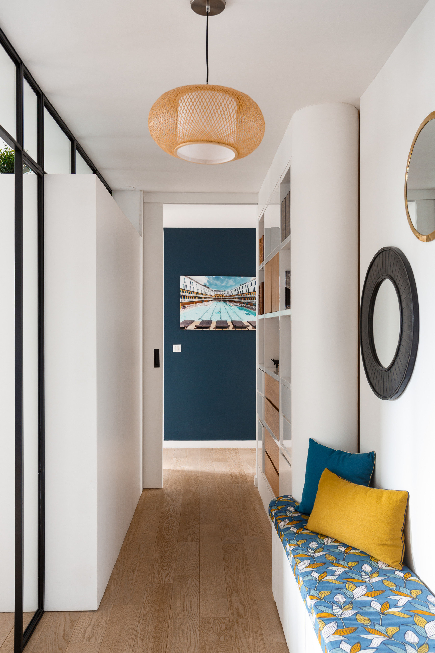 découvrez des idées inspirantes pour la décoration de votre couloir afin d’optimiser cet espace souvent négligé avec style et fonctionnalité.